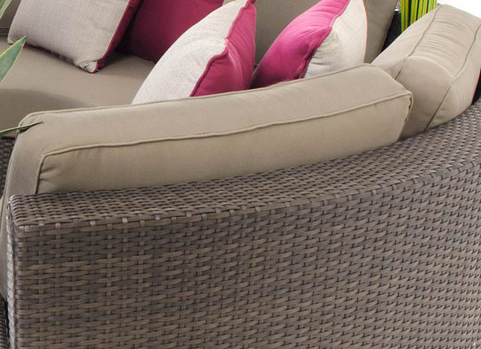 Ogni Liana Luna round outdoor patio set for lounge seating with middle table