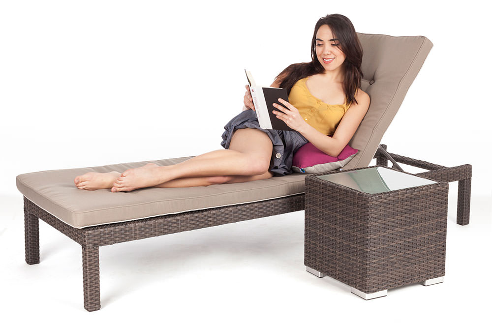 Table d’appoint pour patio en rotin synthétique avec surface en verre